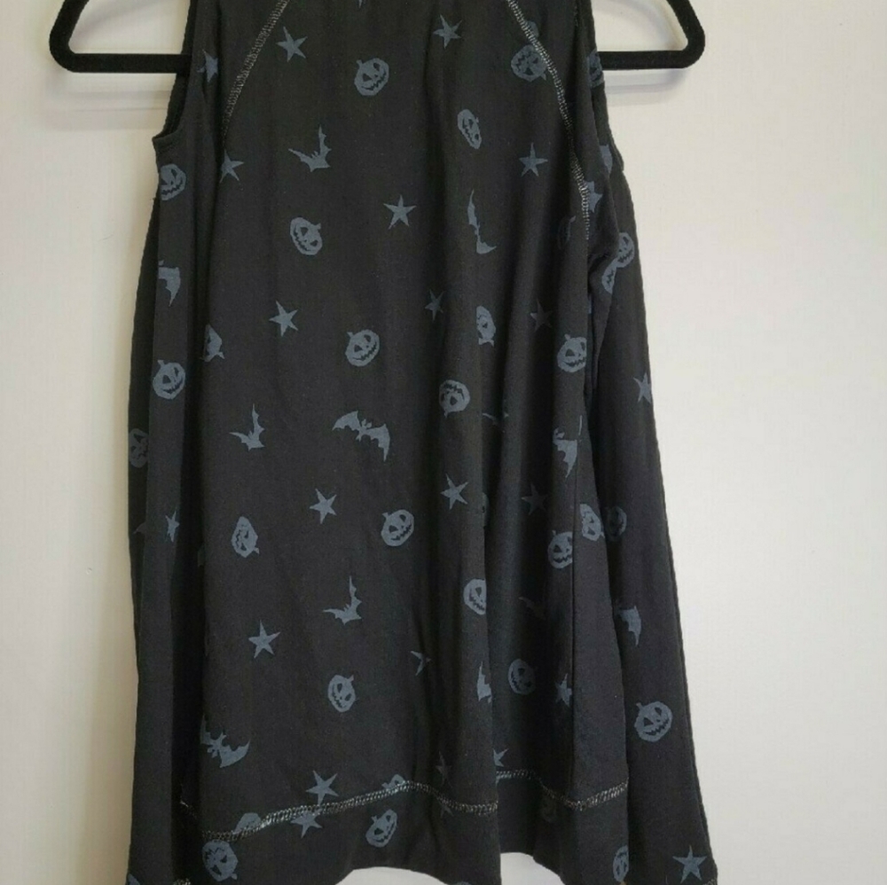 Jack Skellington LS Cold Shoulder Tee Flip Sequin NWOT - Picture 4 of 4